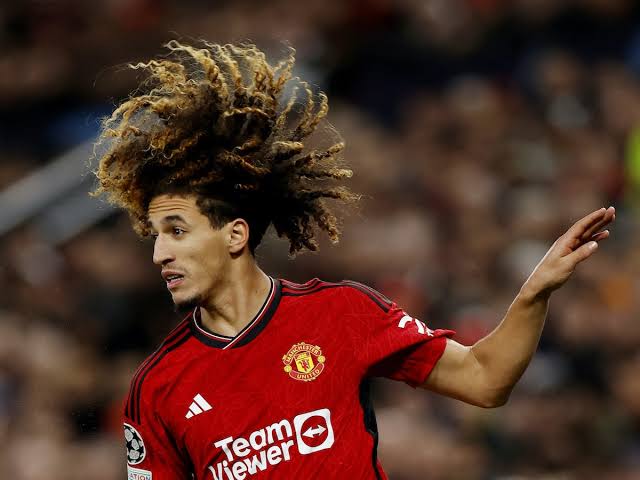 Prior to being loaned to Sevilla, Hannibal Mejbri arrives in Spain; United has a buy-back clause.