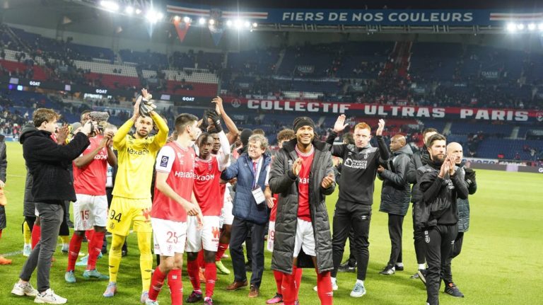 reims-players-celebrating-v2-44986