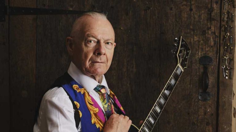 BREAKING NEWS: A 78 years old English musician and songwriter, Robert Fripp was involved in a terrible car accident just now which lead him…