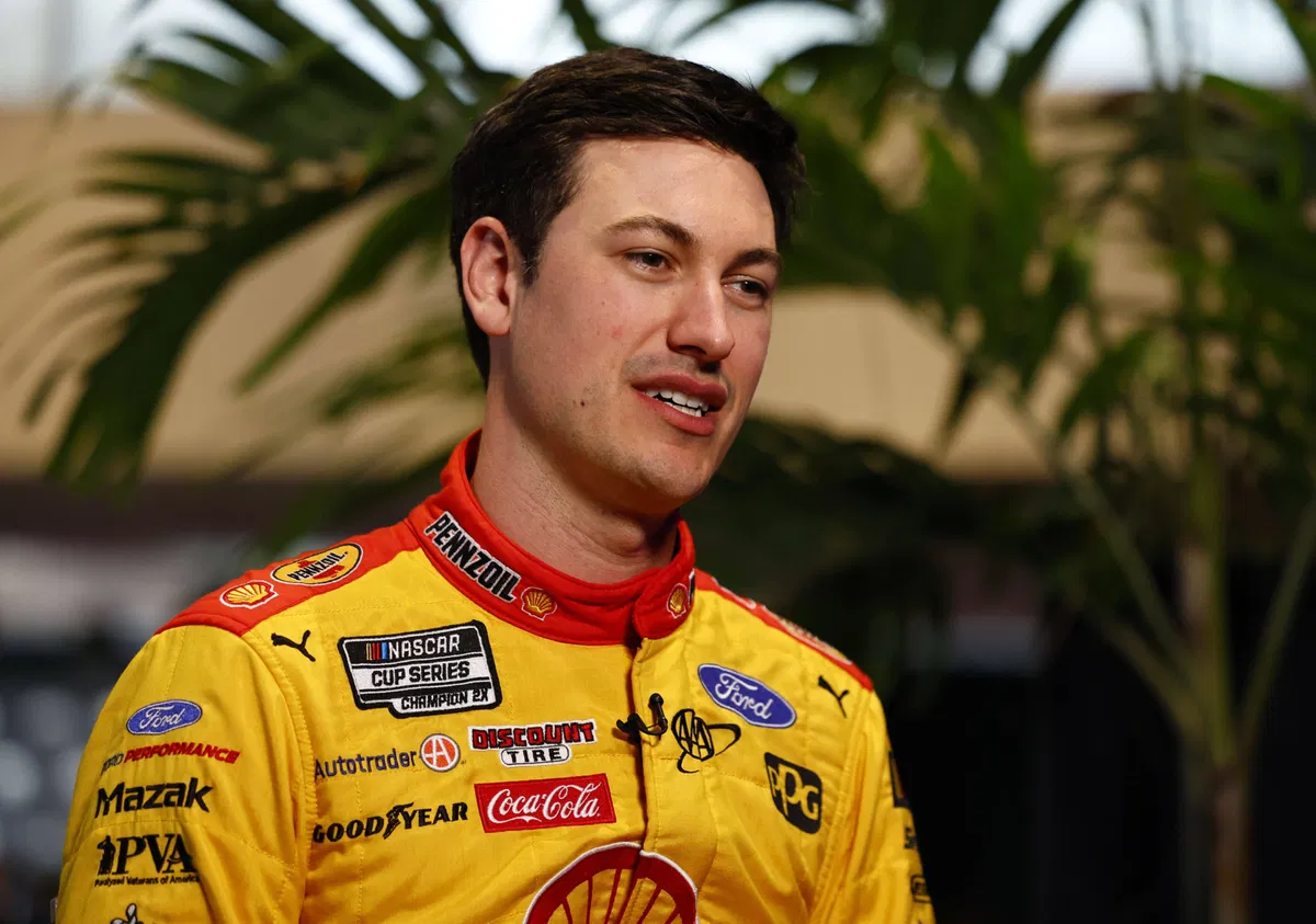 After a DNA test, Joey Logano files for divorce with his wife, Brittany Baca, when he confirm that Hudson is not his biological son but the child of…