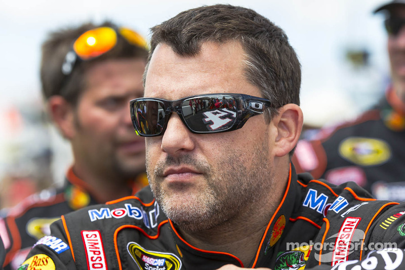 BREAKING NEWS: A 53 years old NASCAR team co-owner of Stewart-Haas Racing, Tony Stewart was involved in a terrible car accident just now which lead him…