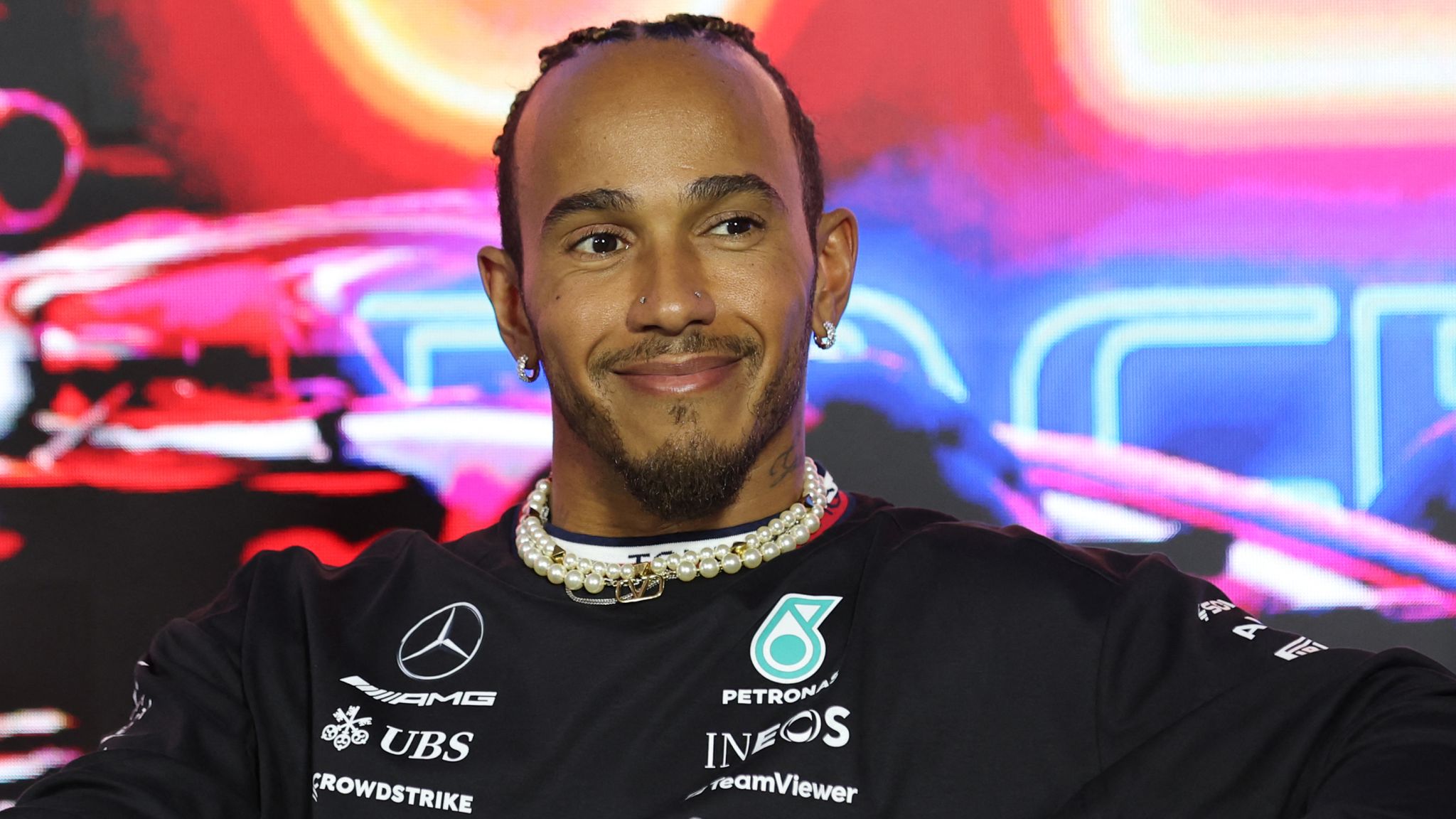 BREAKING NEWS: A 39 years old British race car driver, Lewis Hamilton was involved in a terible car accident just now which lead him…