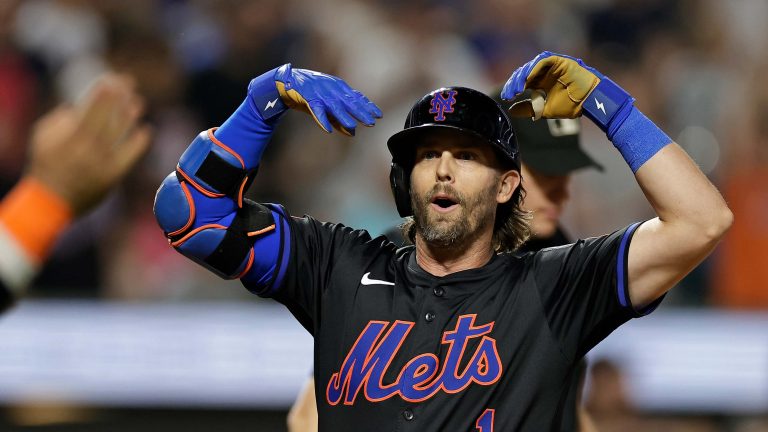 New York Mets Insider Suggests Intriguing Trade Scenario Involving Jeff McNeil for a World Series-Winning Pitcher…