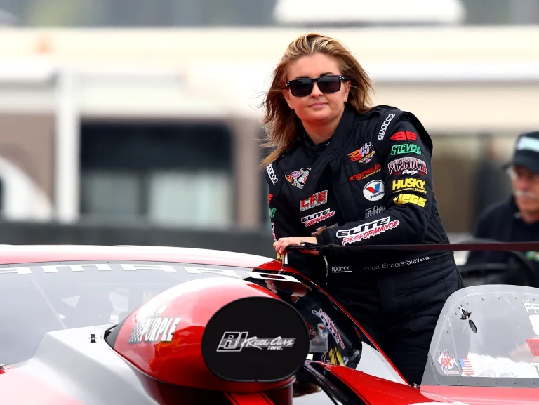 1409016332000-nhra-pullout-erica-enders