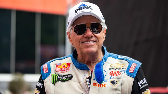 BREAKING NEWS: Not again, A 75 years old American racer, John Force was involved in a terrible car crash 30 minutes ago which leads him to…