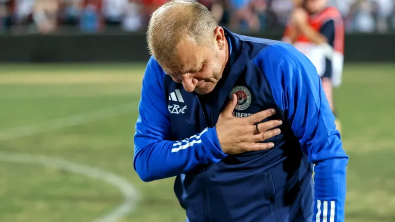 https___www.prosport.ro_wp-content_uploads_2024_10_Dorinel-Munteanu-si-a-cerut-iertare-dupa-gestul-fata-de-fotbalistul-sau-Maftei.-Mesajul-pentru-Generatia-de-Aur-si-Adrian-Mutu-1400x933