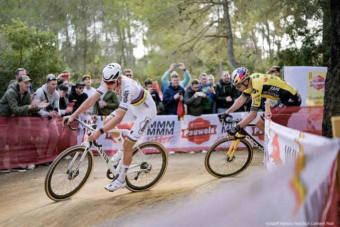 DE ULTIEME SHOWDOWN! Van Aert vs Van der Poel: Wereldkampioenschappen Cyclocross Gepland voor…