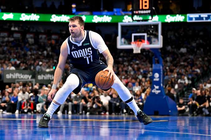 LUKA DOWN, MAVS STILL FLYING HIGH! Dončić Sidelined with Wrist Sprain, But Dallas Keeps…