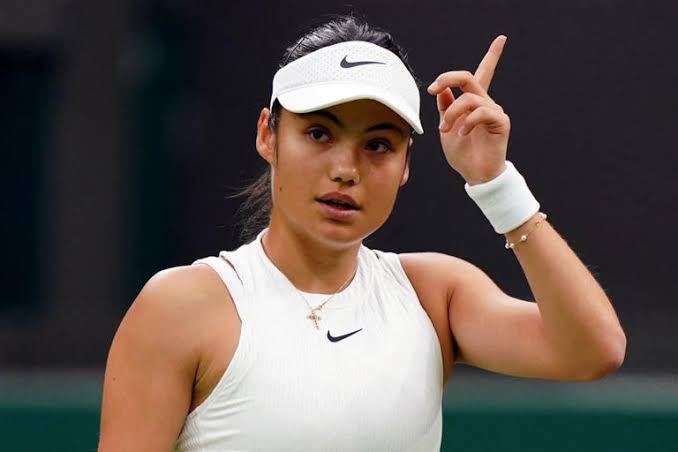 RADUCANU READY TO RISE AGAIN! Tennis Sensation Lands Last-Minute Wild Card Spot at Abu Dhabi Open – Can She…