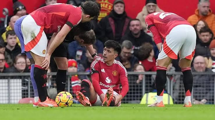 SEASON SHATTERED? Martinez Suffers CRUSHING Knee Injury Blow That Leaves…