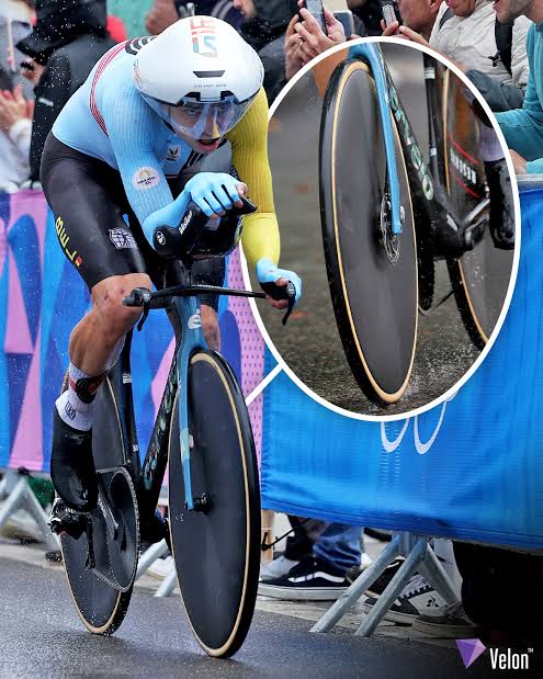 WOUT’S GEHEIME WAPEN! Van Aert vernieuwt zijn fiets: Fietsuperster Test Nieuwe Fietsopstelling Voorafgaand aan…